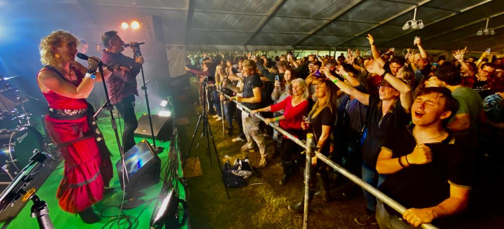 Don't Look Back in Anger. Cover by One Foot in the Groove